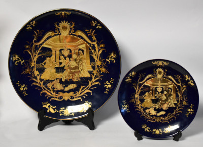 Doua farfurii din portelan chinezesc decorat cu aur coloidal - scene galante foto