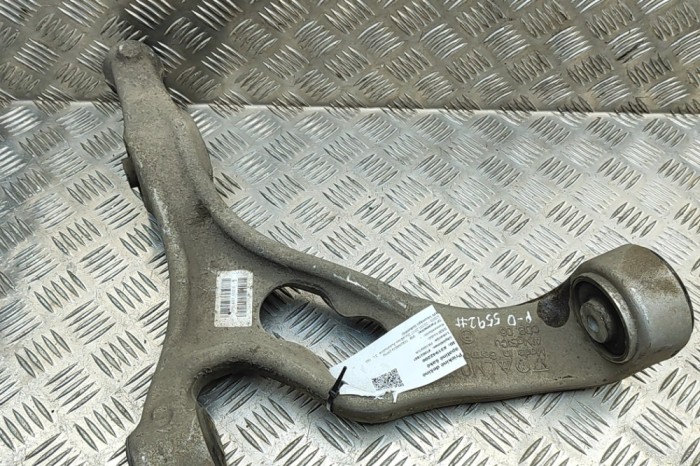 Braț inferior dreapta față VW TOUAREG 7P5 2017 OEM: 7P0407152E | 31942200