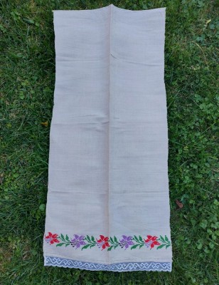 Prosop stergar vechi taranesc de canepa, brodat de mana model cu flori, 50cm latime x 108cm lungime foto