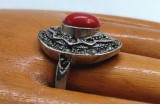 inel din argint sterling AG . 925 pietre marcasite si piatra sintetica rosie