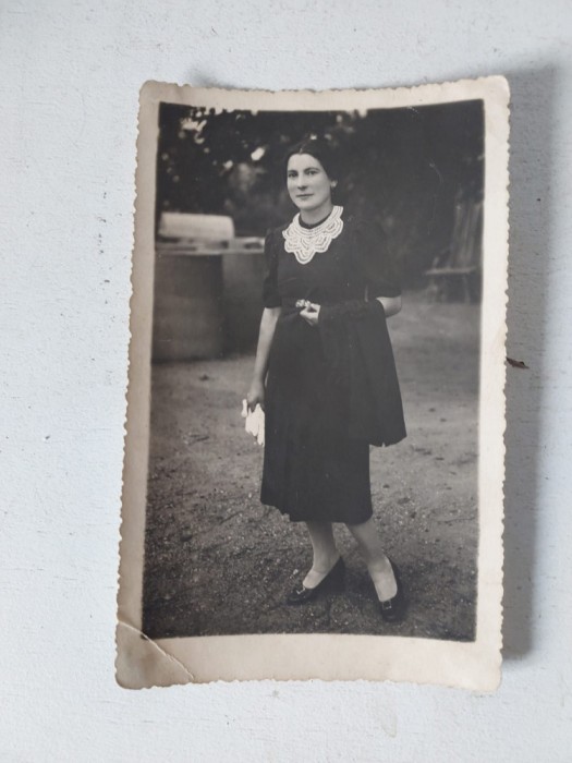 Fotografie veche anii 40, Transilvania, femeie tanara, tip carte postala, nescrisa