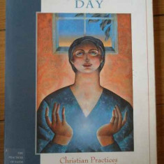 Receiving The Day Christian Practices For Opening The Gift Of - Dorothy C. Bass ,309039