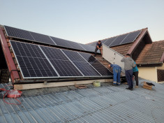 PANOURI FOTOVOLTAICE -Societate monteaza sisteme fotovoltaice solare foto