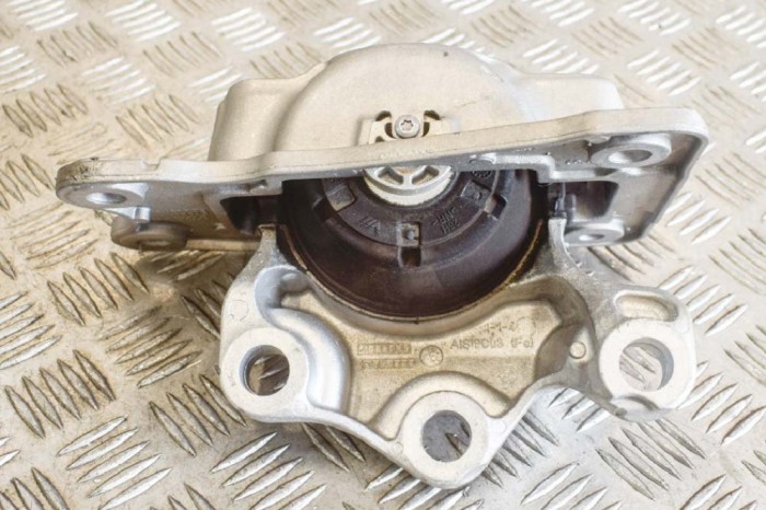 Suport motor st&acirc;nga VOLVO XC90 II 2019 OEM: 31686886 | 11295782