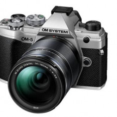 Kit Aparat foto Mirrorless Olympus OM-5, 20.4MP, 4K + obiectiv M.Zuiko Digital 14-150mm F4-5.6 II (Argintiu)