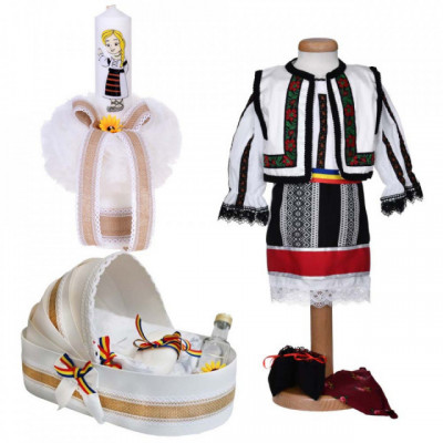 Set costum traditional fata, trusou botez landou si lumanare, decor popular, foto