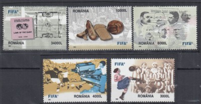 ROMANIA 2004 LP 1624 CENTENARUL FIFA 2004 FOTBALUL SI ISTORIA FIFA SERIE MNH foto