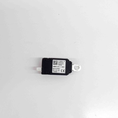 Amplificator de antena TESLA MODEL 3 2020 OEM: 1098046-00-C foto