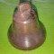 D223-Clopotel vechi bronz masiv stare buna. Inaltime 6 cm, diametrul 6 cm.