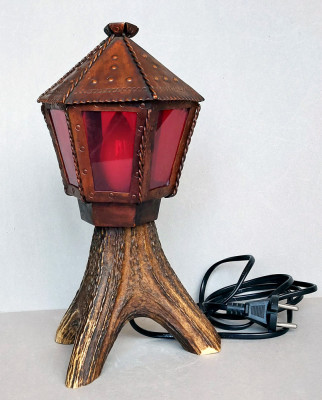 Lampa vintage artizanala din corn de cerb cu felinar rosu, functionala, anii 70 foto