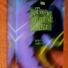 The NIV Teen Devotional Bible - The Old and New Testament