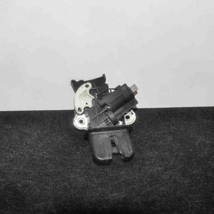 &Icirc;ncuietoare haion VW PASSAT B6 3C2 2008 OEM: 4F5827505D 1327109