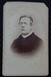 Fotografie tip CDV, barbat cu ochelari, inceput de secol XX