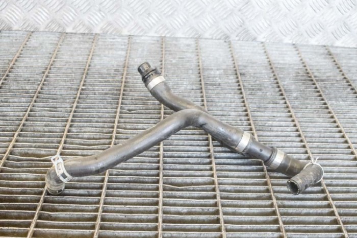 Furtun de lichid de răcire VOLVO XC90 II 2016 OEM: 31439894 11429427