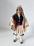 Papusa veche vintage artizanat suvenir din Grecia, barbat grec in costum national popular, 20cm