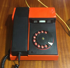 Telefon directorial comunist romanesc, cu disc (model F 1604 - anii 1970) foto