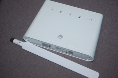 Router LTE / 4G HUawei B311-221 150Mbps download speed + antena NECODAT LIBER foto