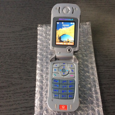 TELEFON CU CLAPETA MOTOROLA V980 DE COLECTIE.CITITI CU ATENTIE DESCRIEREA VA ROG