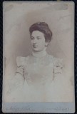 Fotografie tip CDV, Femeie in rochie de dantela, inceput de secol XX