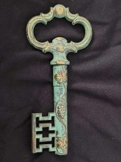 Antichitate-cheie masiva,CHEIE TIRGUSON Dop,In Vino Vita-Impecabila 13,5/6 cm,
