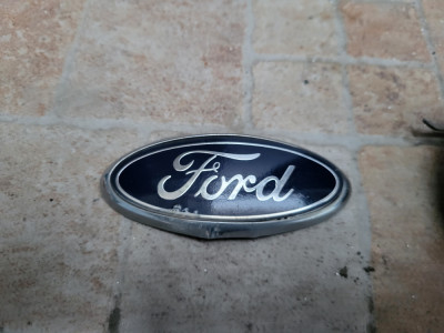 Emblemă &amp;quot;Ford&amp;quot; portbagaj Ford Ka foto