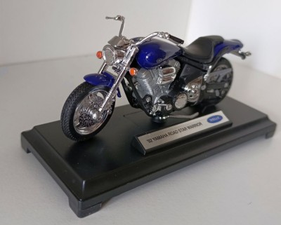 Macheta motocicleta Yamaha Road Star Warrior 2002 albastru - Welly 1/18 foto