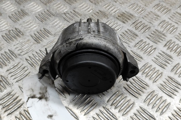 Suport motor dreapta BMW 1 E87 2009 OEM: 6768800 23699154