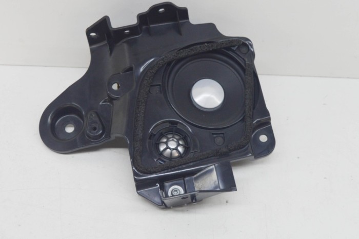Difuzor ușă dreapta spate BMW i8 I12 2014 OEM: 7320904,9184794,9169690,7334364 12211131