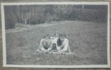 Copii la picnic, undeva in Romania interbelica/ fotografie