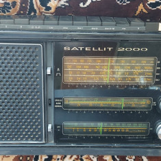 RADIO GRUNDIG SATELLIT 2000 , FUNCTIONEAZA , CITITI DESCRIEREA .