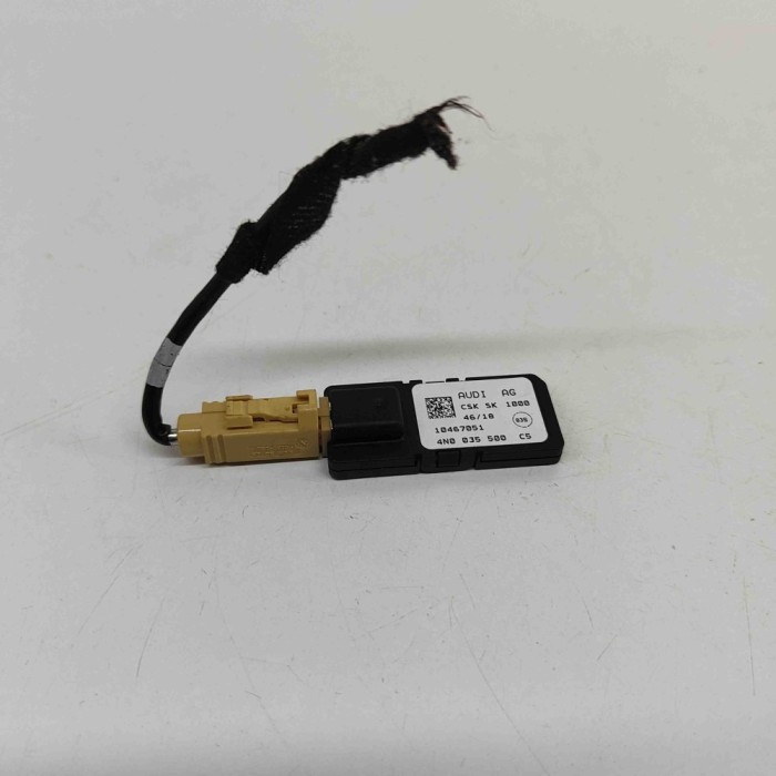 Amplificator de antena AUDI A6 4A2, C8 2019 OEM: 4N0035500
