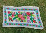 Peretar mare vechi, cusatura goblen (se poate inrama) reprezentand flori, 130 x 70cm