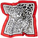 Cumpara ieftin Esarfa satin patrata Animal Print cu bordura rosie