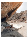 Tablou Canvas, "Căţel tolănit sub st&acirc;ncă &icirc;nsorită", Rock, Dog, Shade, Graffiti, Sunlight, Boulder, Sand, Rugged, Calm, Landscape, 26 x 39 cm, CMCLASS