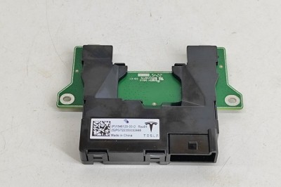 USB TESLA MODEL Y 2023 OEM: 1546129-00-D,1546129-61-D 26290616 foto