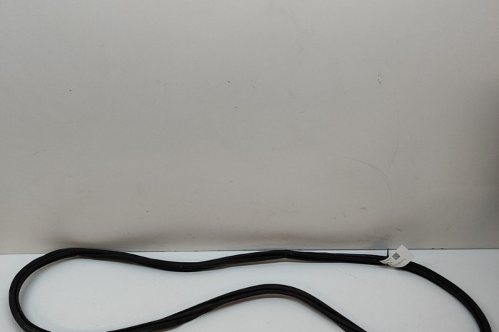 Garnitura ușă dreapta spate PORSCHE CAYENNE 9Y0/9Y3 2023 OEM: 9Y0833721C | 29178892