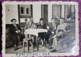 Fotografie, Grup de prieteni in fata restaurantului Ramadan, Giurgiu 1938