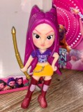 Figurina in cutie - Kpop Demon Hunters Mira Roz costum 10 cm