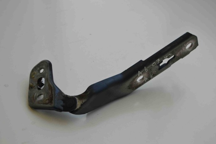 Balama capota st&acirc;nga față AUDI A6 4F2, C6 2007 OEM: 4F0823301 1513710