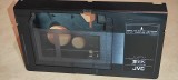 adaptor pt. caseta video de la vhs c la vhs JVC