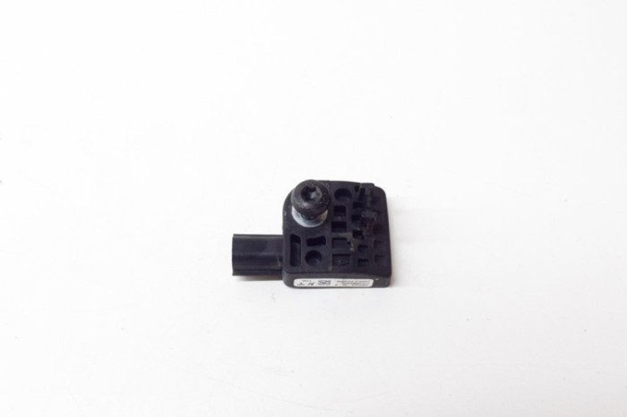 Senzor de impact st&acirc;nga spate TESLA MODEL S 2017 OEM: 1005274-00-B | 14340714