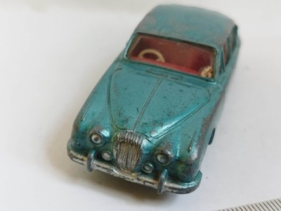 bnk jc Dinky 146 Daimler V8 2.5L foto