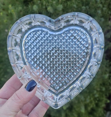 VAS VINTAGE DIN CRISTAL MASIV IN FORMA INIMĂ STILIZATA foto