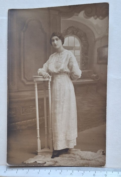 Carte poștală foto damă &ndash; Atelier Foto Splendid N. Buzdugan, București &ndash; cca 1912&ndash;1916 &ndash; semnată