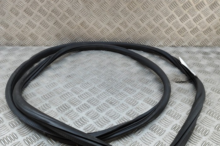 Garnitura ușă dreapta față VW TOUAREG 7P5 2016 OEM: 7P0867365H | 24471138