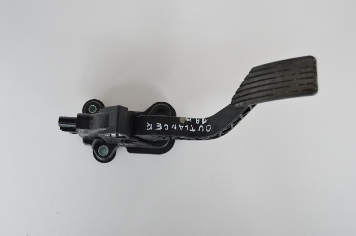 Pedala de accelerație MITSUBISHI OUTLANDER III GG_W, GF_W, ZJ 2014 OEM: 1600A11513348B08254116904 1649735