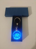 Breloc auto din cristal cu LED - Logo Hyundai