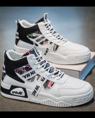 Papuci noi nepurtați foto