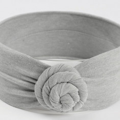 Grey Knotted Hairband fată