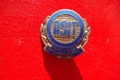 Insigna 1949-1959 ASIT Asociatia inginerilor si tehnicienilor numeroatata 109 foto